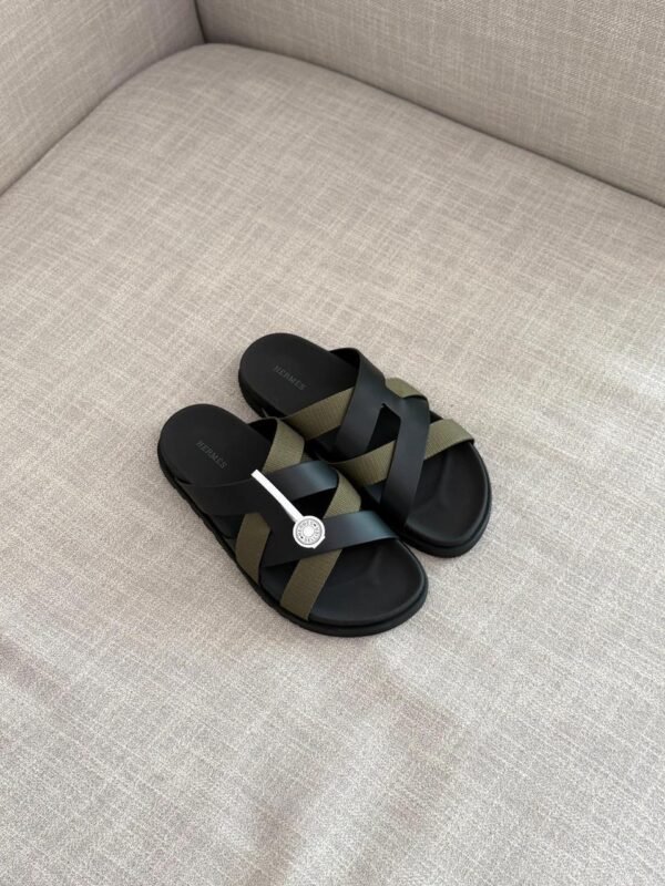 1ec0555d-3ab4-4c38-985f-899d25647d18 Hermes men slippers