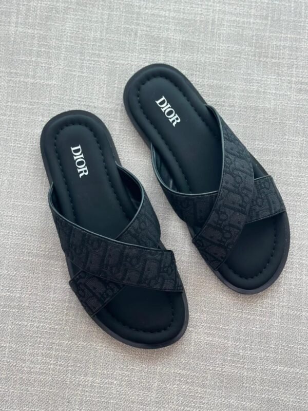 28298382-244e-41ab-bc76-f84e20994a13 Dior men slippers