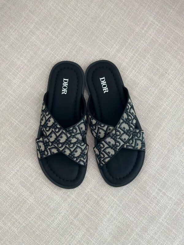 69e2f597-d7d5-4f9f-b39a-0418dbd04223 Dior men slippers