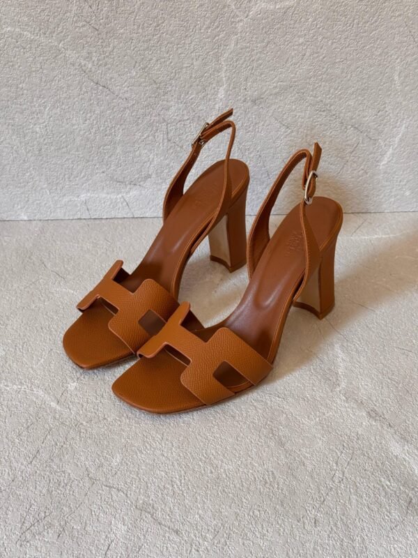 PHOTO-2025-04-24-13-40-57 Herems Joy 105 sandal