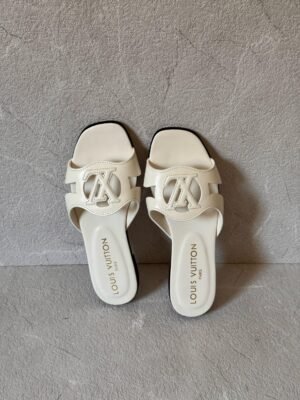 PHOTO-2025-05-26-12-31-18 Louis Vuitton flats