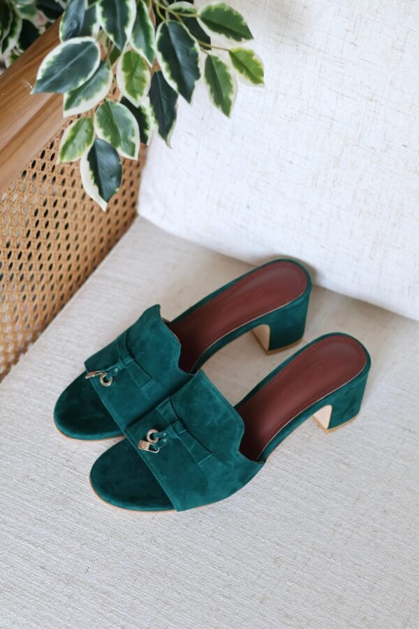 PHOTO-2025-06-24-18-41-36 Loro Piana sandals