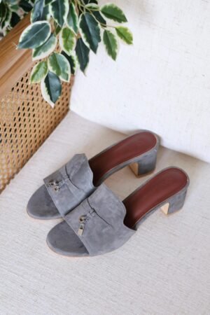 PHOTO-2025-06-24-18-41-37 Loro Piana sandals