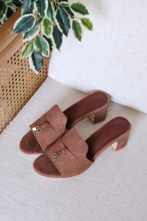 PHOTO-2025-06-24-18-41-38 Loro Piana sandals