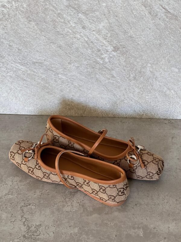 Gucci flats