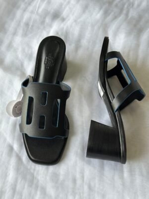 PHOTO-2025-08-19-15-54-49 Hermes Heels