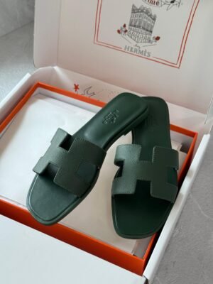 PHOTO-2025-08-20-13-39-28 Hermes Flats