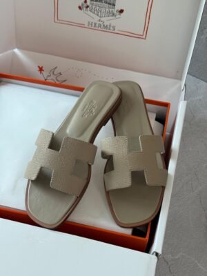 PHOTO-2025-08-24-13-53-00 Hermes Flats