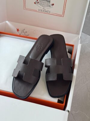 PHOTO-2025-08-24-15-11-19 Hermes Flats