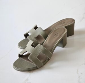 PHOTO-2025-08-26-11-25-08 Hermes Heels