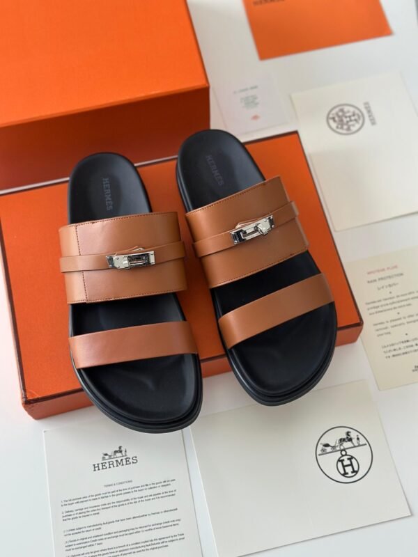 PHOTO-2025-08-28-15-24-29 Hermes Slippers