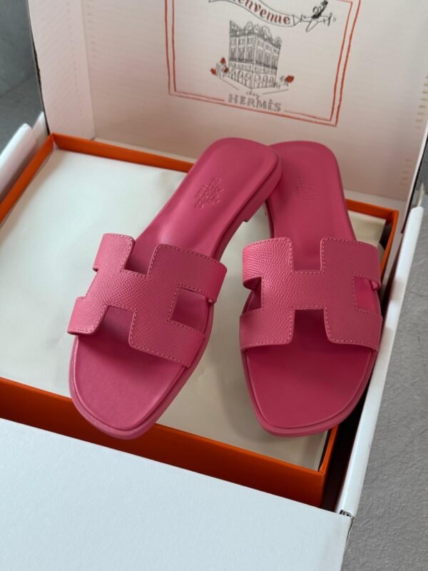 PHOTO-2025-08-29-16-47-22 Hermes Flats