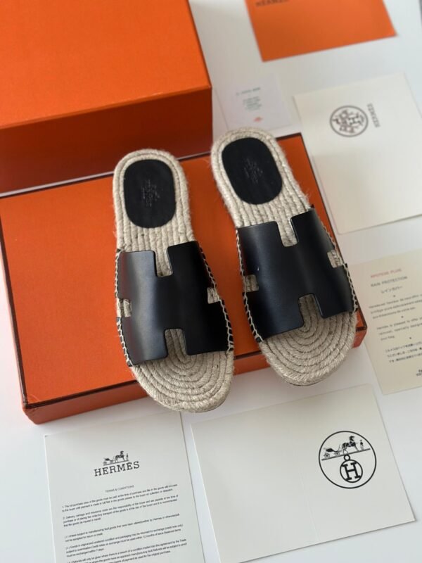 PHOTO-2025-08-29-20-49-59 Hermes Slippers