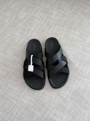 b24e0a07-0cca-48f7-8a9f-0b5b95ee469e Hermes men slippers