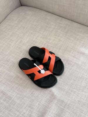 b3b10b9e-a328-4665-adf0-dead1076d7ae Hermes men slippers