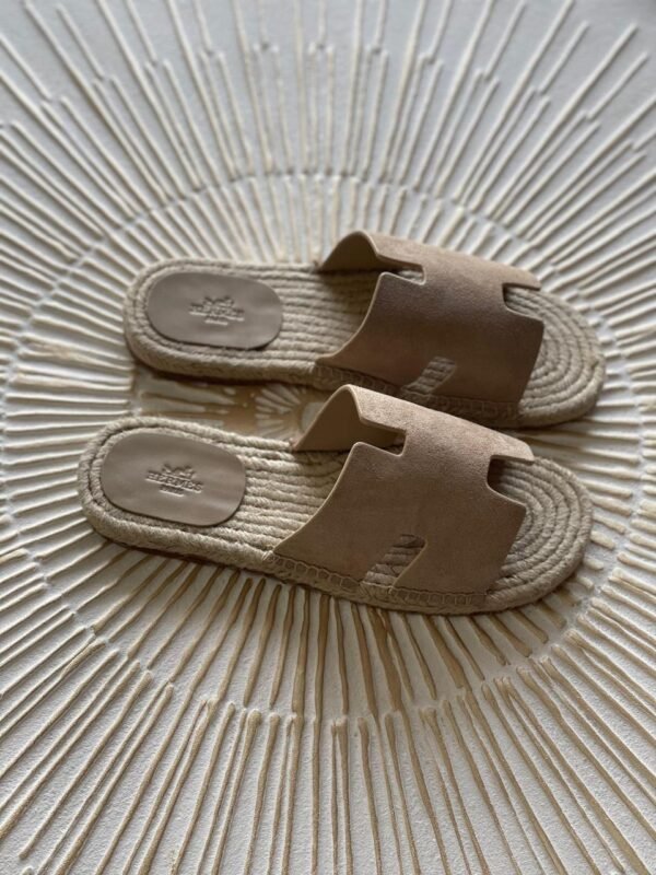 c8c57cfc-4f14-4d1b-ae8b-79069887dc6b Hermes men slippers