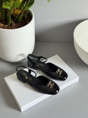 4b83a1ae-7a4b-44c5-b61f-426223acde43 CHANEL sneakers
