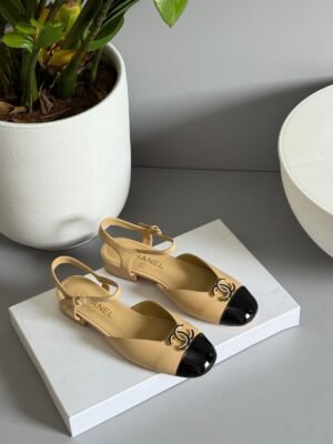 4c651e78-3472-4603-9079-c6a6c2ffb89d CHANEL sneakers