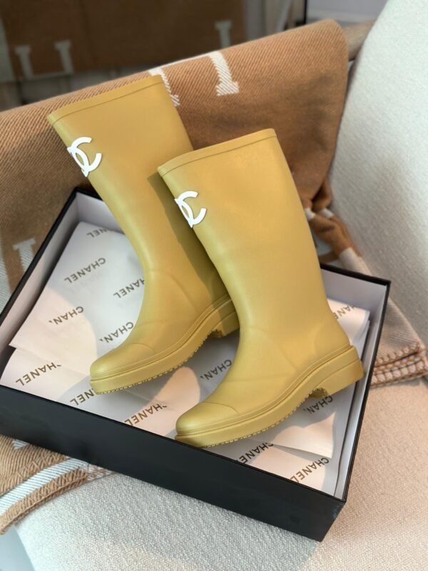 CHANEL Boots