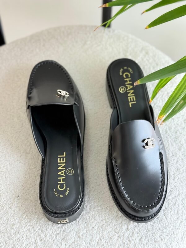 CHANEL Flats