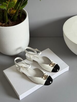 a631ddd3-12c7-40cc-a1fd-492ce8ab2e0c CHANEL sneakers