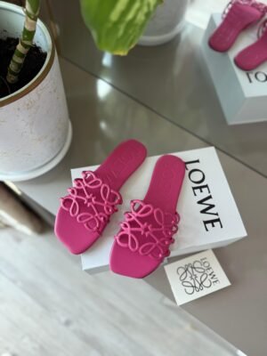 ab1fd86d-b481-44de-9e2c-e67aad9a936c Loewe Flats