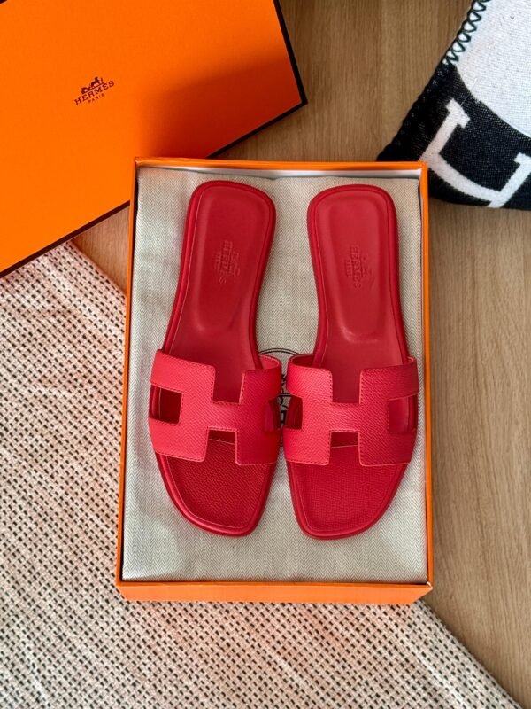 f865ae36-9bd7-4194-b9fb-e285304d2c14 Hermes Flats