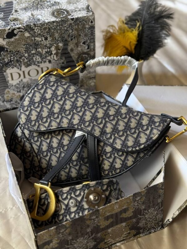 DIOR
