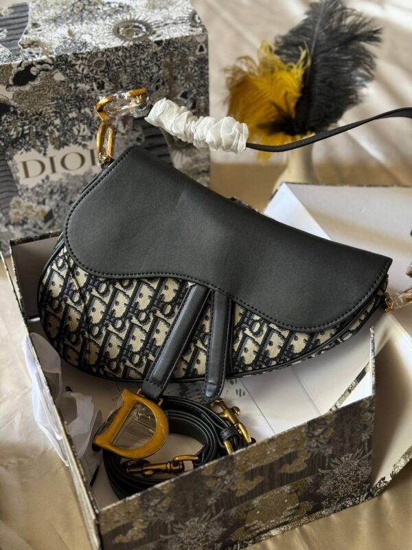 DIOR